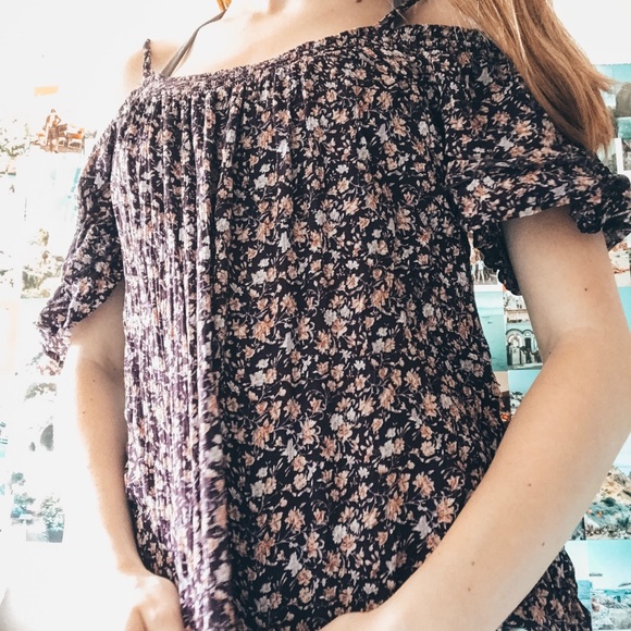 american eagle off the shoulder top - Picture 1 of 4